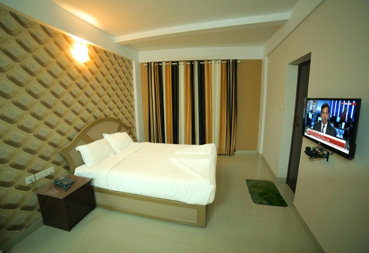 טריואנדרום Hotel Falcon מראה חיצוני תמונה