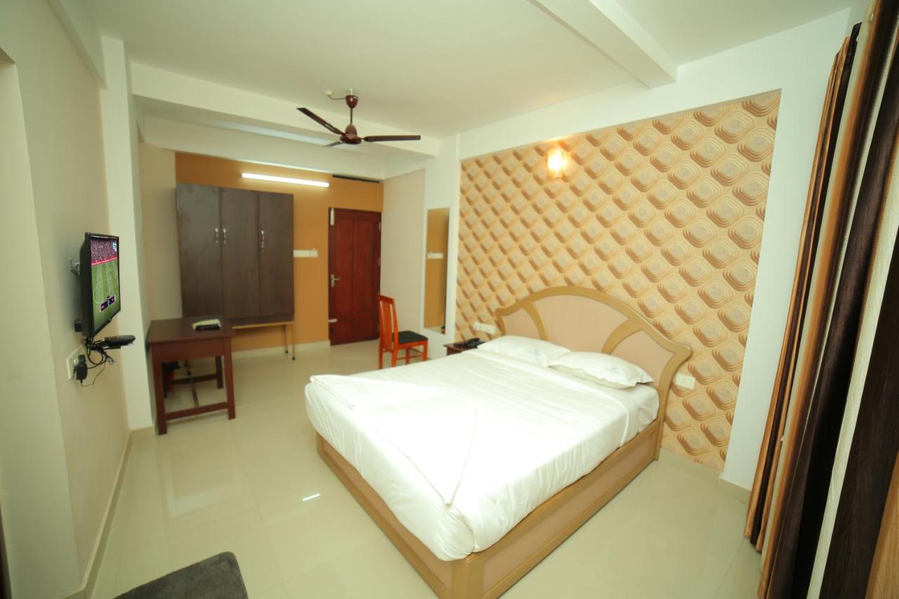 טריואנדרום Hotel Falcon מראה חיצוני תמונה