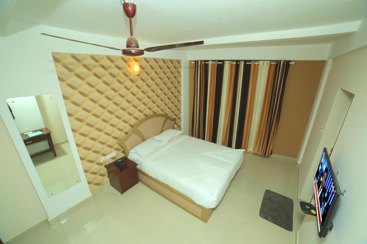 טריואנדרום Hotel Falcon מראה חיצוני תמונה