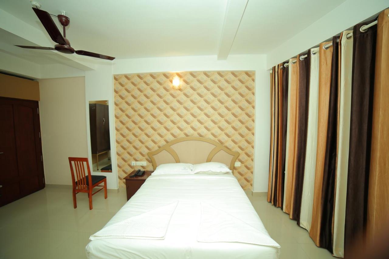 טריואנדרום Hotel Falcon מראה חיצוני תמונה