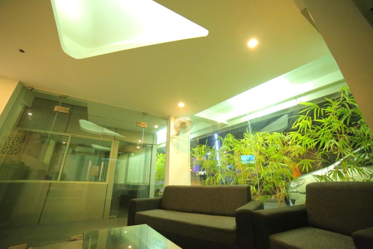 טריואנדרום Hotel Falcon מראה חיצוני תמונה