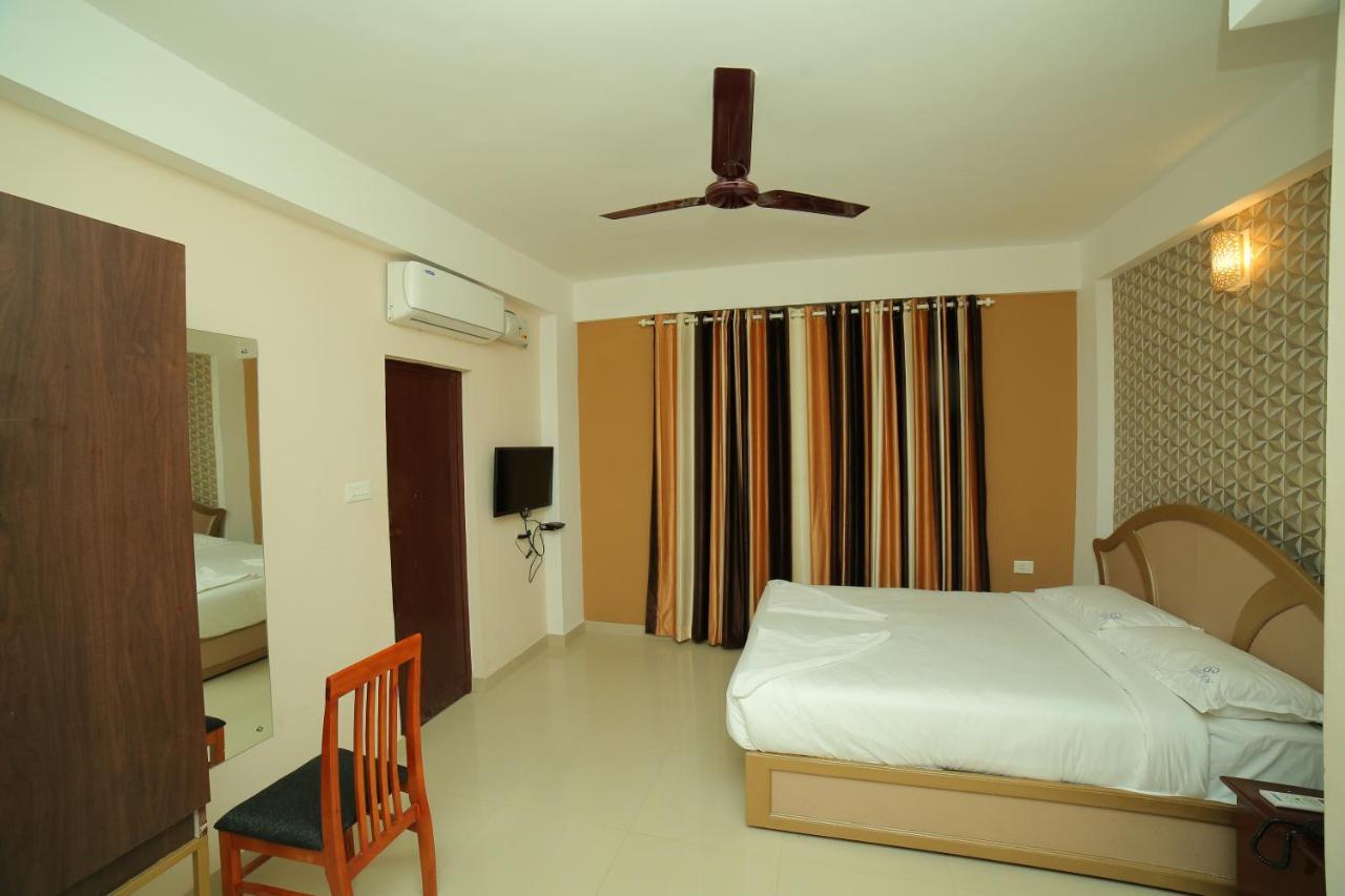 טריואנדרום Hotel Falcon מראה חיצוני תמונה